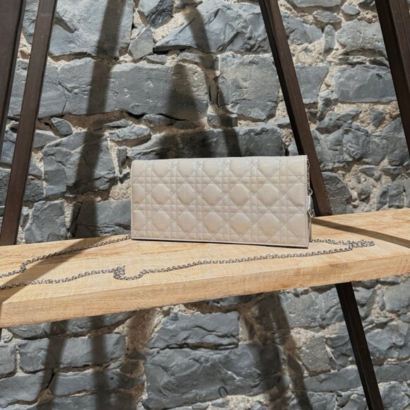 Christian Dior Pearl Grey Patent Cannage Chain Clutch - Picture 2 of 16